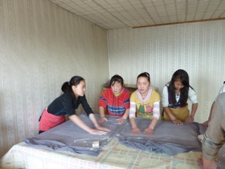 15-year old girls at the Feltworkshop